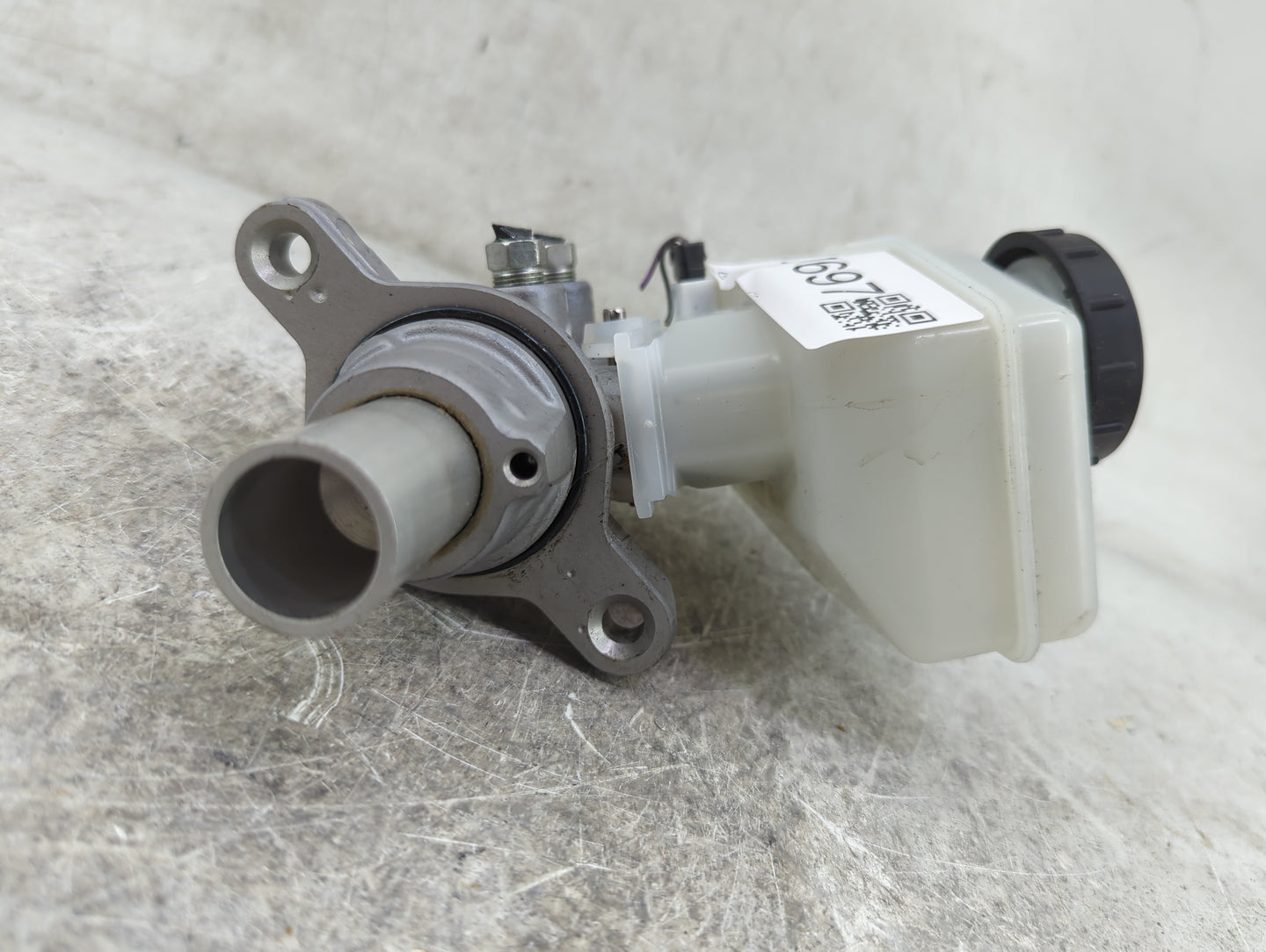 2017 Infiniti Q60 Brake Master Cylinder - Oemusedautoparts1.com