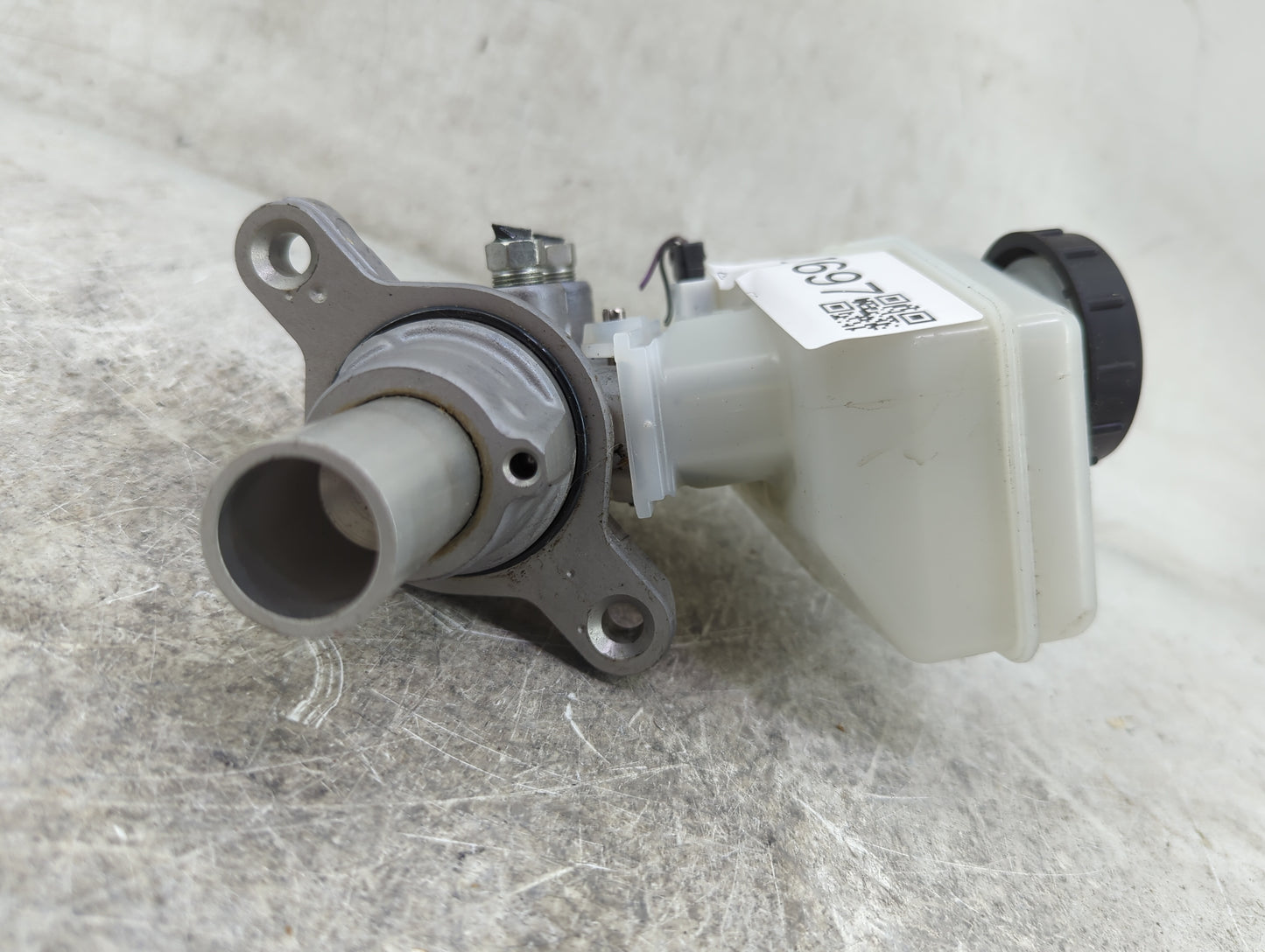 2017 Infiniti Q60 Brake Master Cylinder - Oemusedautoparts1.com