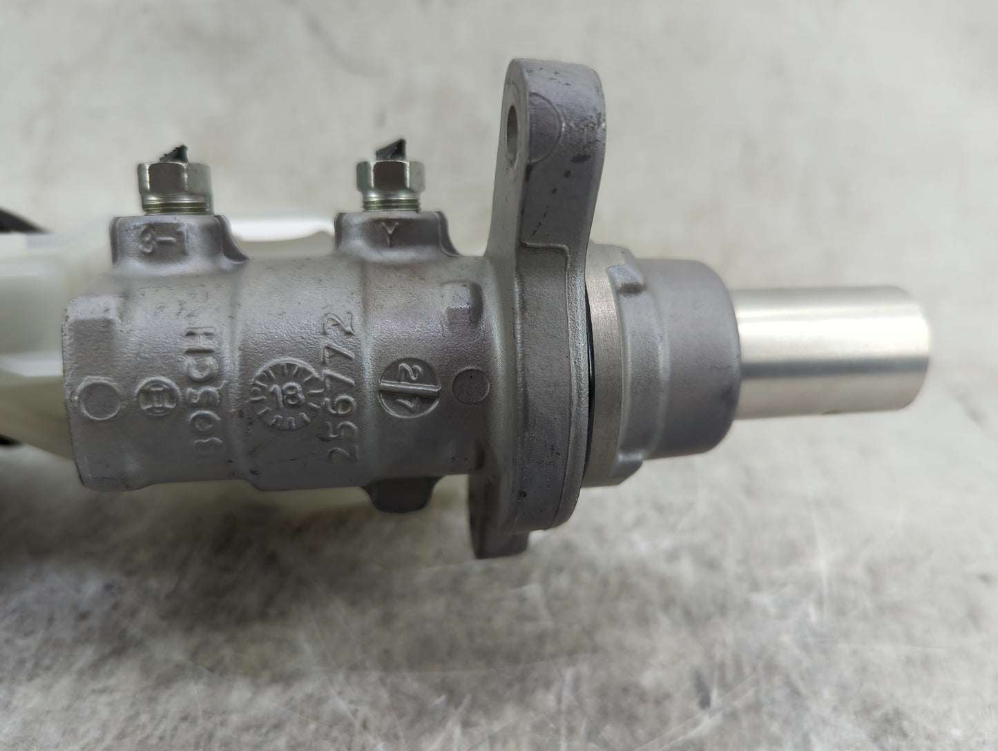 2017 Infiniti Q60 Brake Master Cylinder - Oemusedautoparts1.com