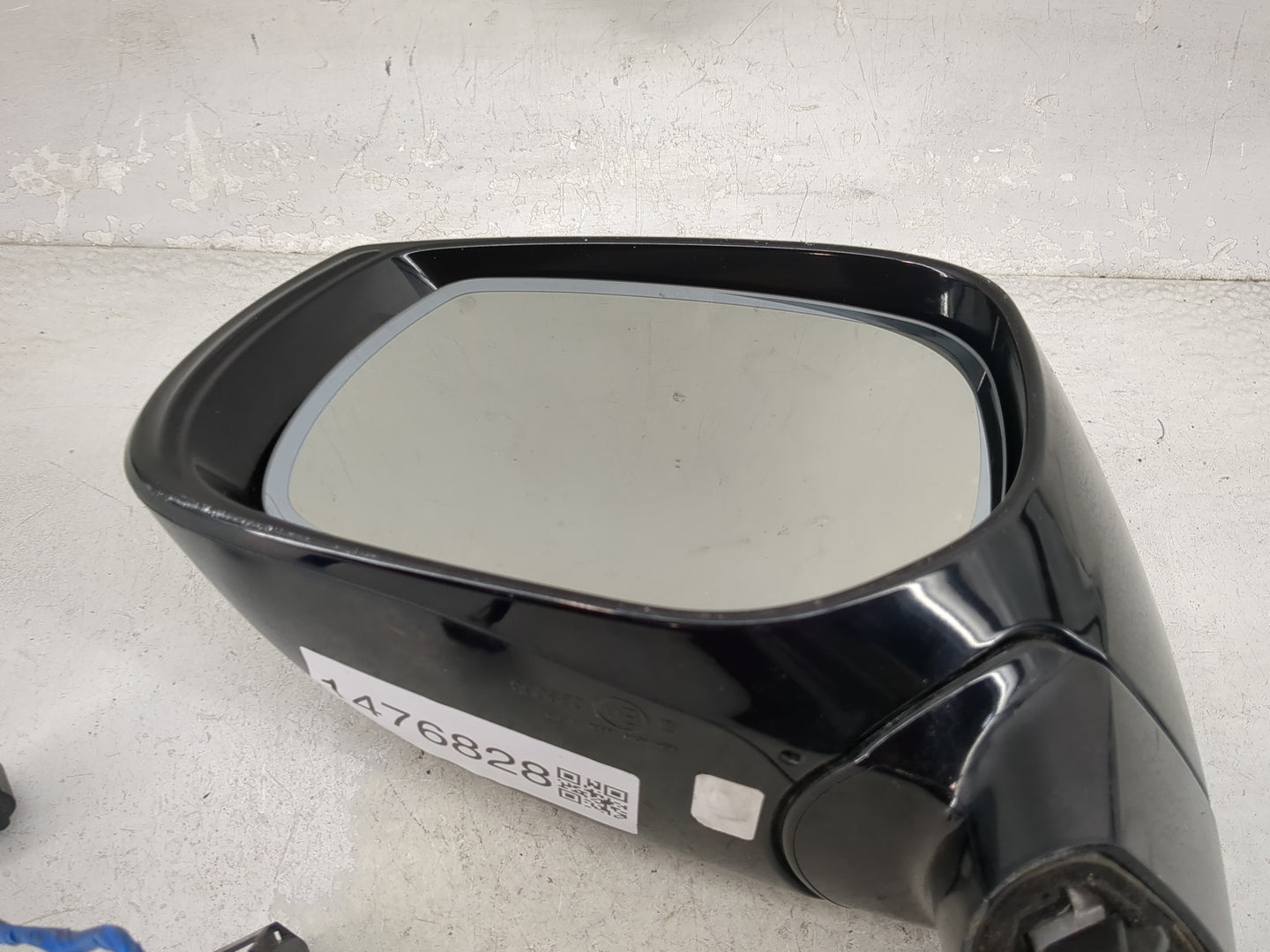 2017-2020 Infiniti Q60 Driver Side View Mirror - Left Door Mirror OEM Used - Oemusedautoparts1.com