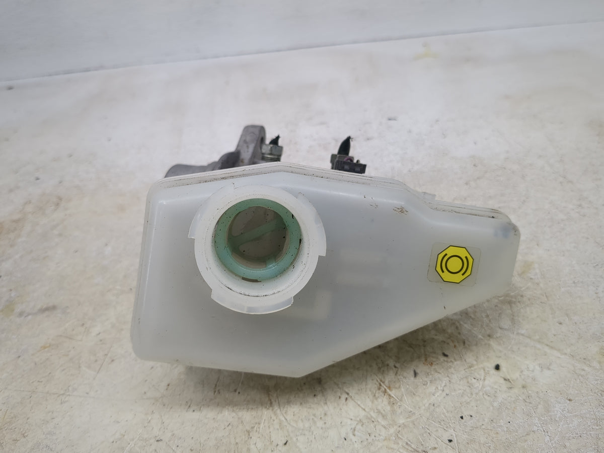 2017-2020 Infiniti Q60 Brake Master Cylinder - Oemusedautoparts1.com
