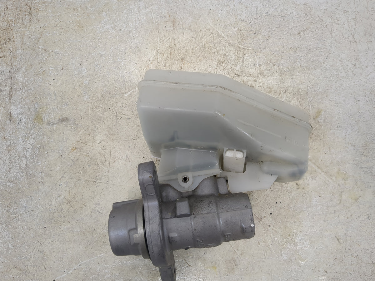 2017-2020 Infiniti Q60 Brake Master Cylinder - Oemusedautoparts1.com