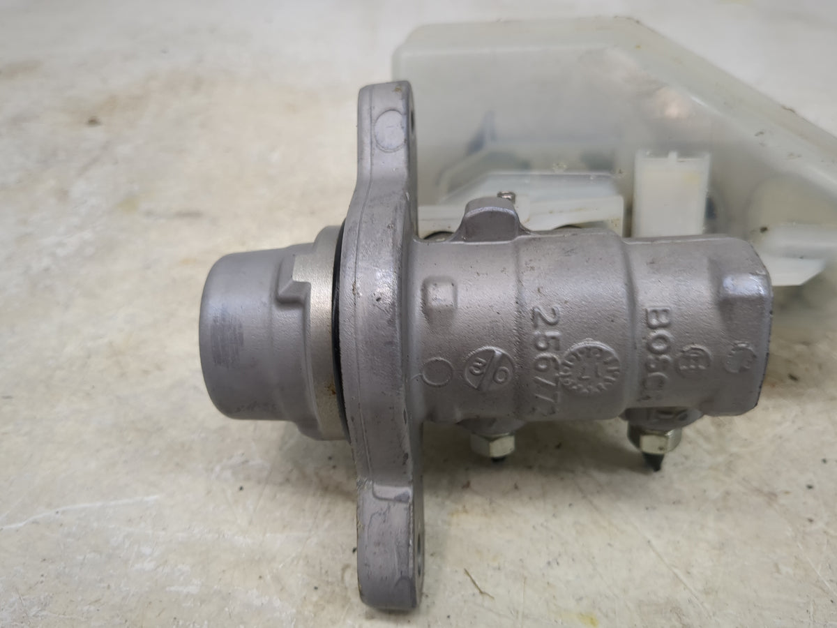 2017-2020 Infiniti Q60 Brake Master Cylinder - Oemusedautoparts1.com