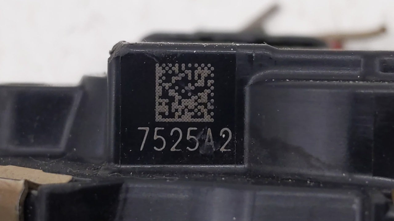 2017-2018 Infiniti Q60 Throttle Body P/N:RME60-52 Fits Fits 2016 2017 2018 OEM Used Auto Parts - Oemusedautoparts1.com