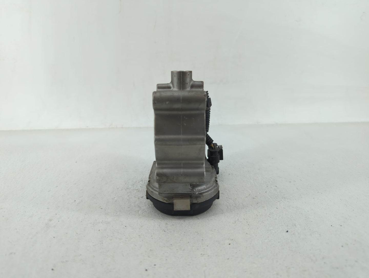 2017-2018 Infiniti Q60 Throttle Body P/N:A 270 141 00 25 RME60-52 Fits Fits 2016 2017 2018 2019 OEM Used Auto Parts - Oemuse