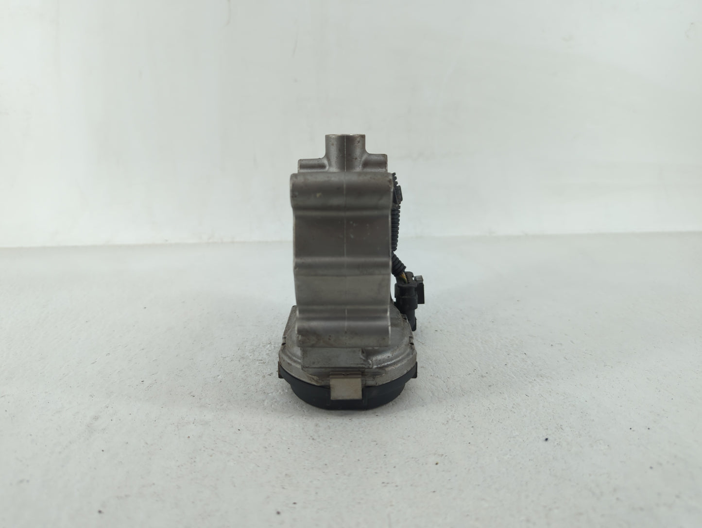 2017-2018 Infiniti Q60 Throttle Body P/N:A 270 141 00 25 RME60-52 Fits Fits 2016 2017 2018 2019 OEM Used Auto Parts - Oemuse