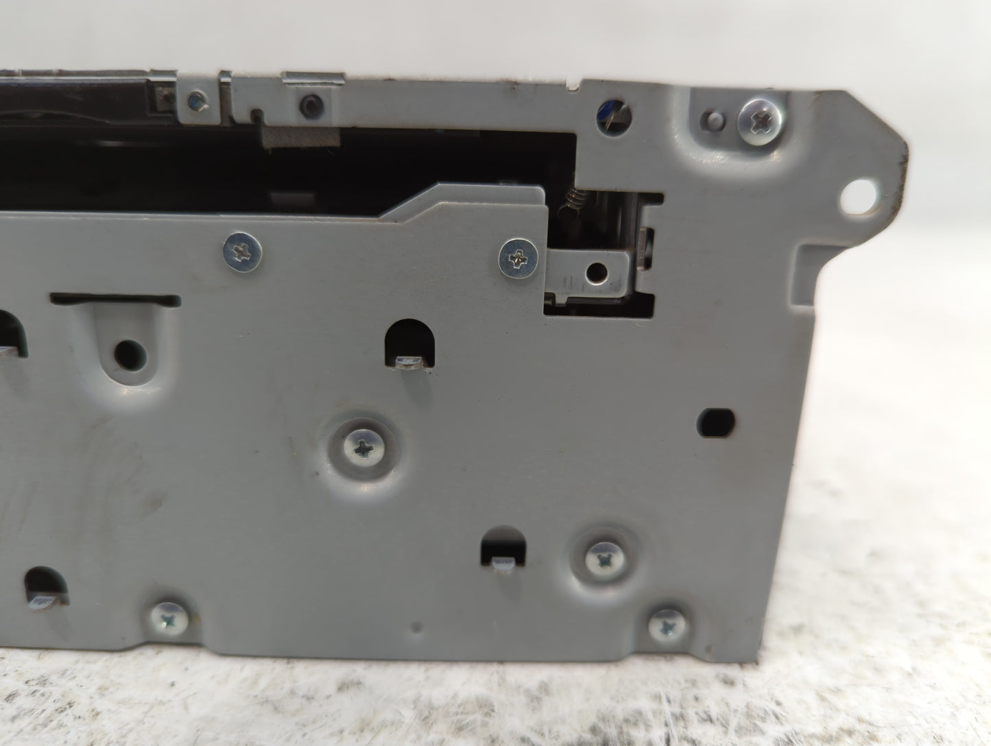 2017-2020 Infiniti Q60 Am Fm Cd Player Radio Receiver - Oemusedautoparts1.com