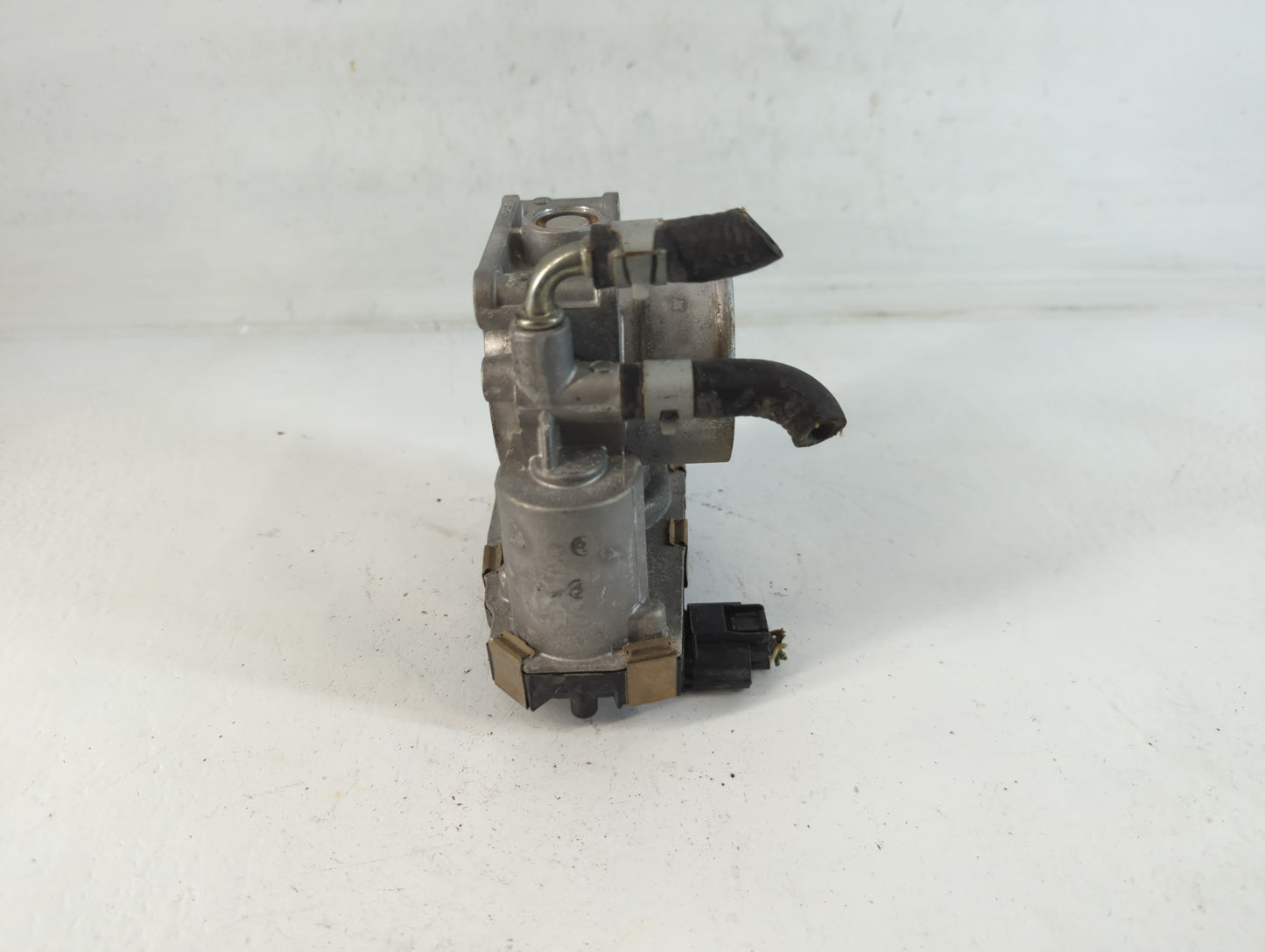2017-2020 Infiniti Q60 Throttle Body P/N:1701 RME60-52 Fits Fits 2016 2017 2018 2019 2020 OEM Used Auto Parts - Oemusedautop