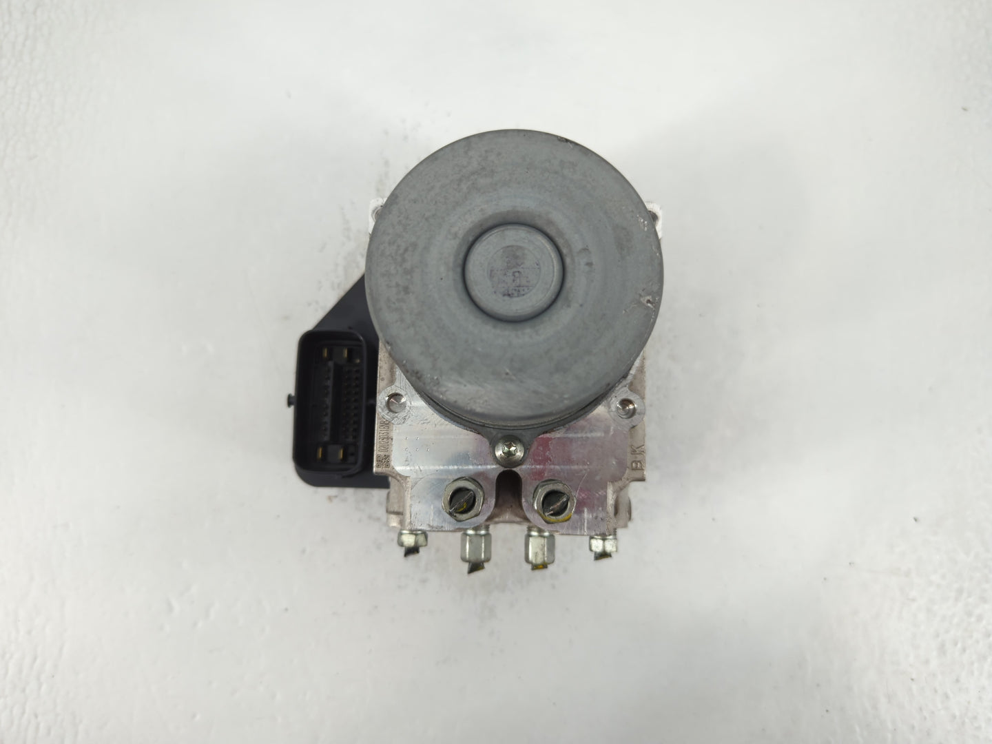 2017 Infiniti Q60 ABS Pump Control Module Replacement P/N:47660 5CA5A Fits OEM Used Auto Parts - Oemusedautoparts1.com