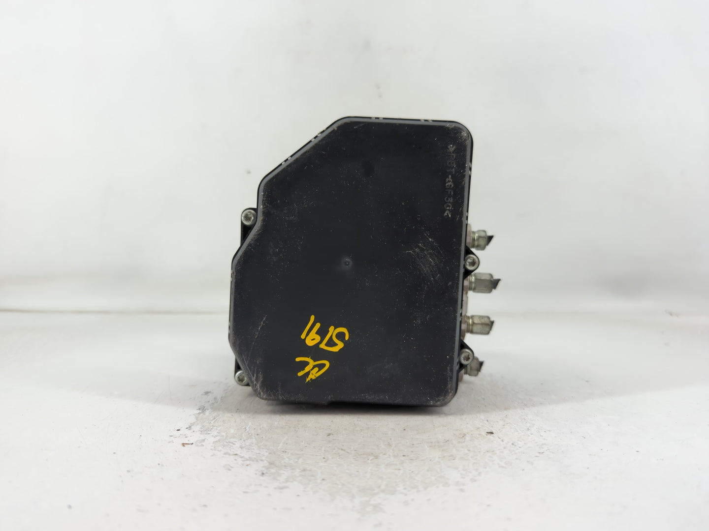 2017 Infiniti Q60 ABS Pump Control Module Replacement P/N:47660 5CA5A Fits OEM Used Auto Parts - Oemusedautoparts1.com