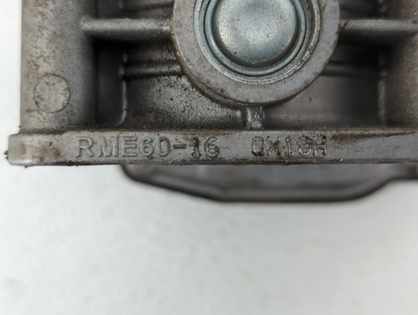 2014-2019 Infiniti Q70 Throttle Body P/N:RME60-21 RME60-12 Fits OEM Used Auto Parts - Oemusedautoparts1.com