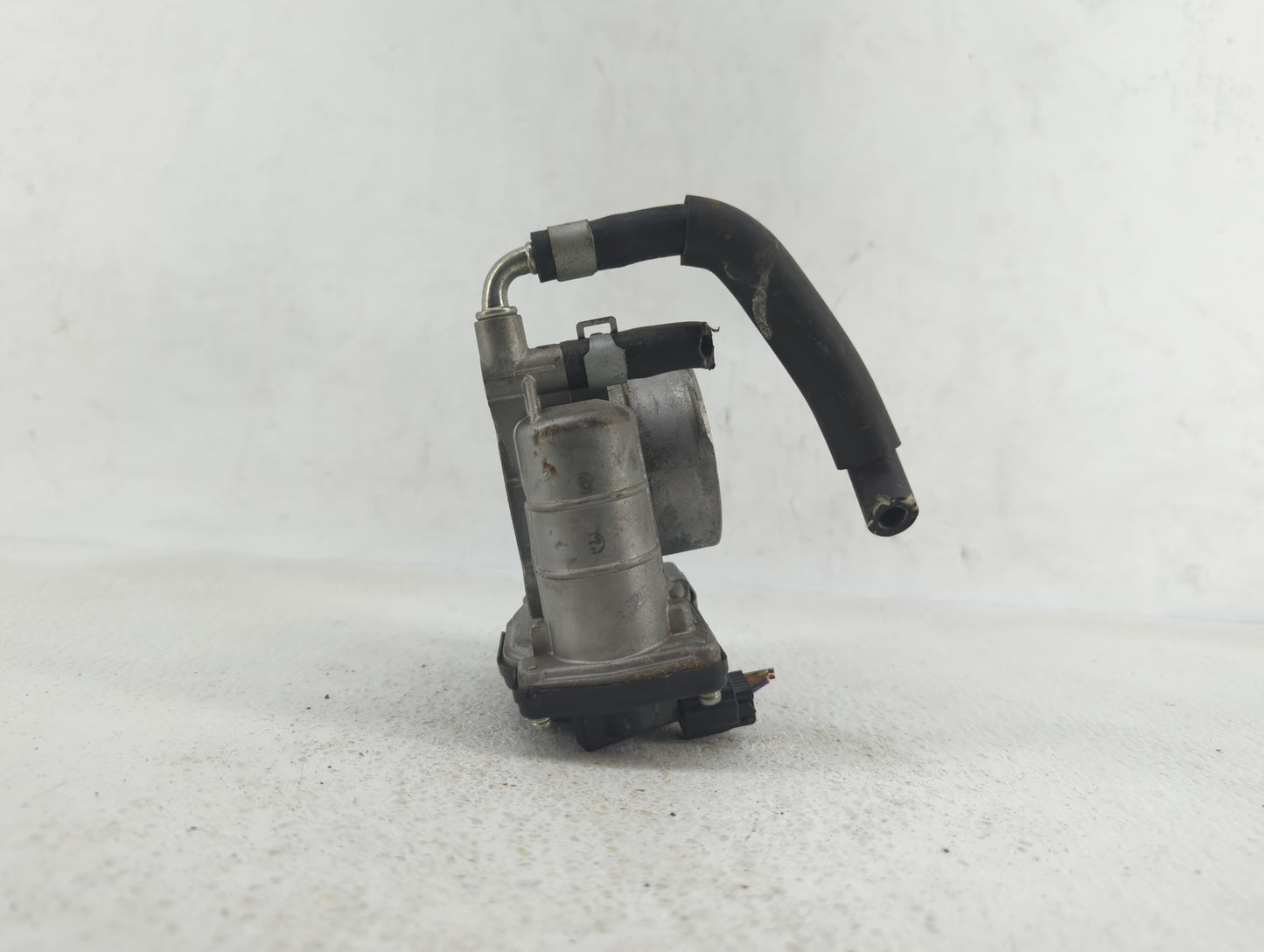 2014-2019 Infiniti Q70 Throttle Body P/N:RME60-21 RME60-12 Fits OEM Used Auto Parts - Oemusedautoparts1.com