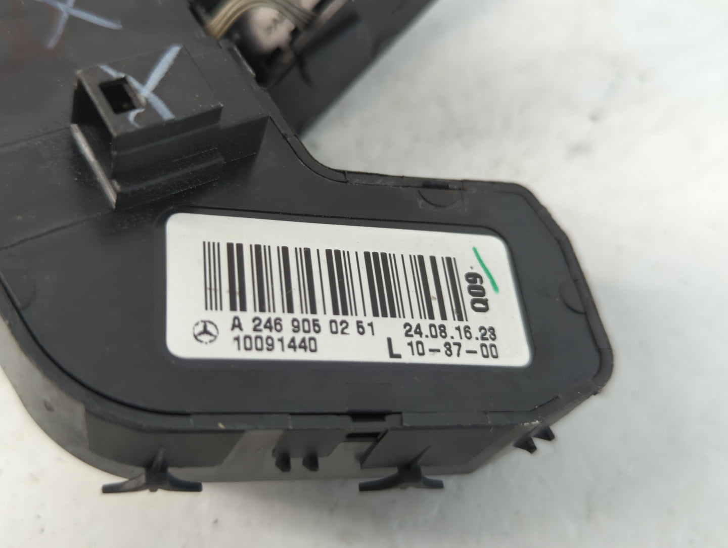 2017-2018 Infiniti Qx30 Master Power Window Switch Replacement Driver Side Left P/N:10091440 A 246 905 02 51 Fits Fits 2017 