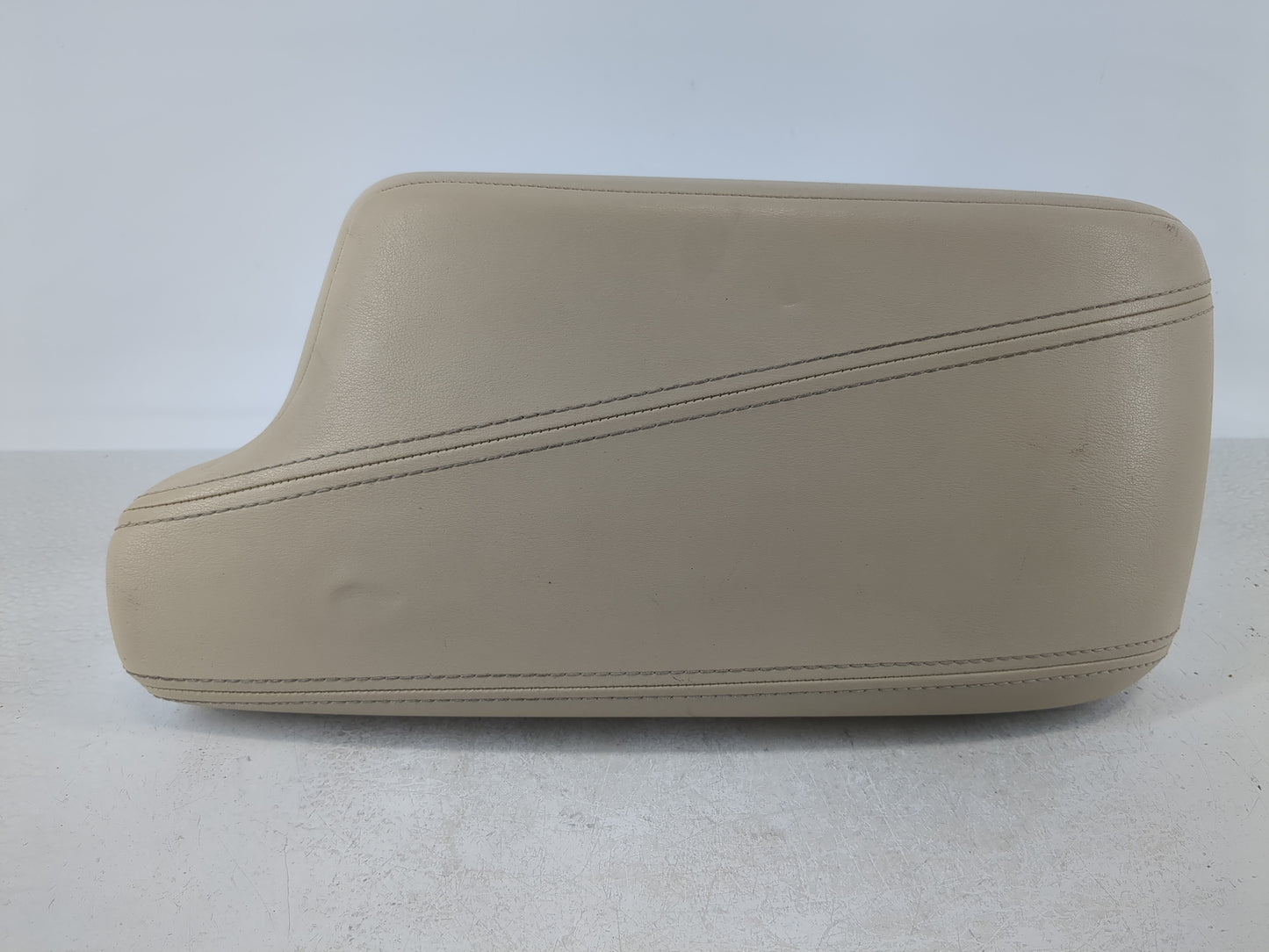 2017-2018 Infiniti Qx30 Center Console Armrest Cover Lid Fits Fits 2017 2018 OEM Used Auto Parts - Oemusedautoparts1.com