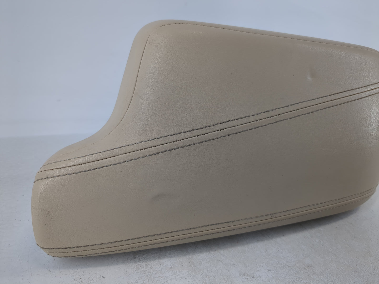 2017-2018 Infiniti Qx30 Center Console Armrest Cover Lid Fits Fits 2017 2018 OEM Used Auto Parts - Oemusedautoparts1.com