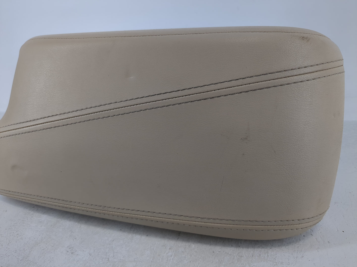 2017-2018 Infiniti Qx30 Center Console Armrest Cover Lid Fits Fits 2017 2018 OEM Used Auto Parts - Oemusedautoparts1.com