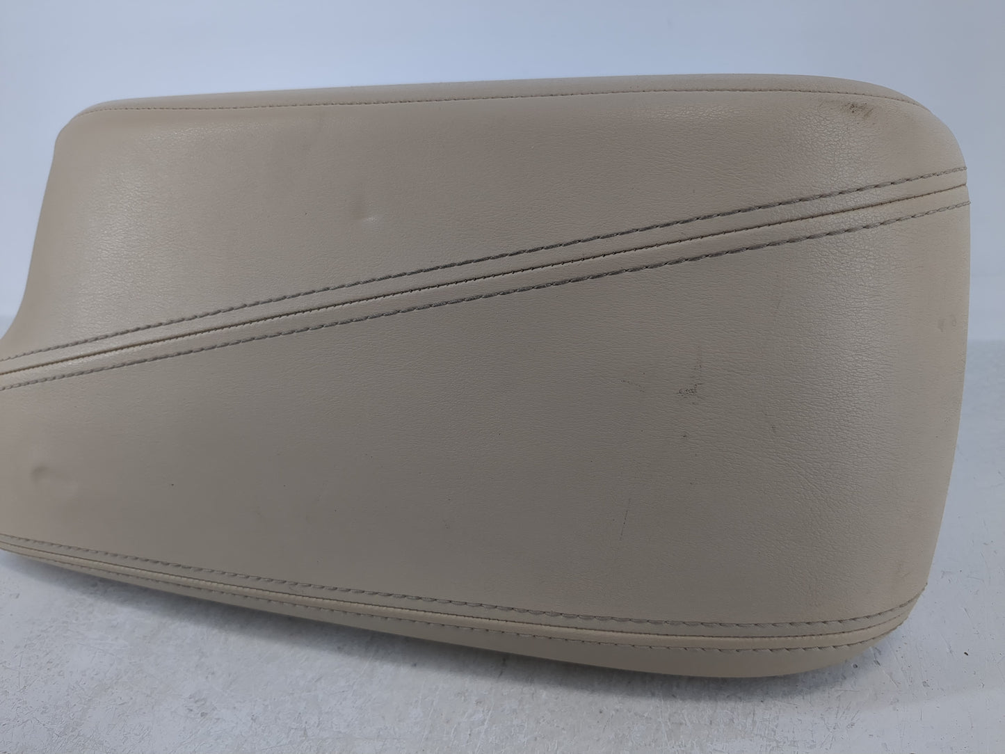 2017-2018 Infiniti Qx30 Center Console Armrest Cover Lid Fits Fits 2017 2018 OEM Used Auto Parts - Oemusedautoparts1.com