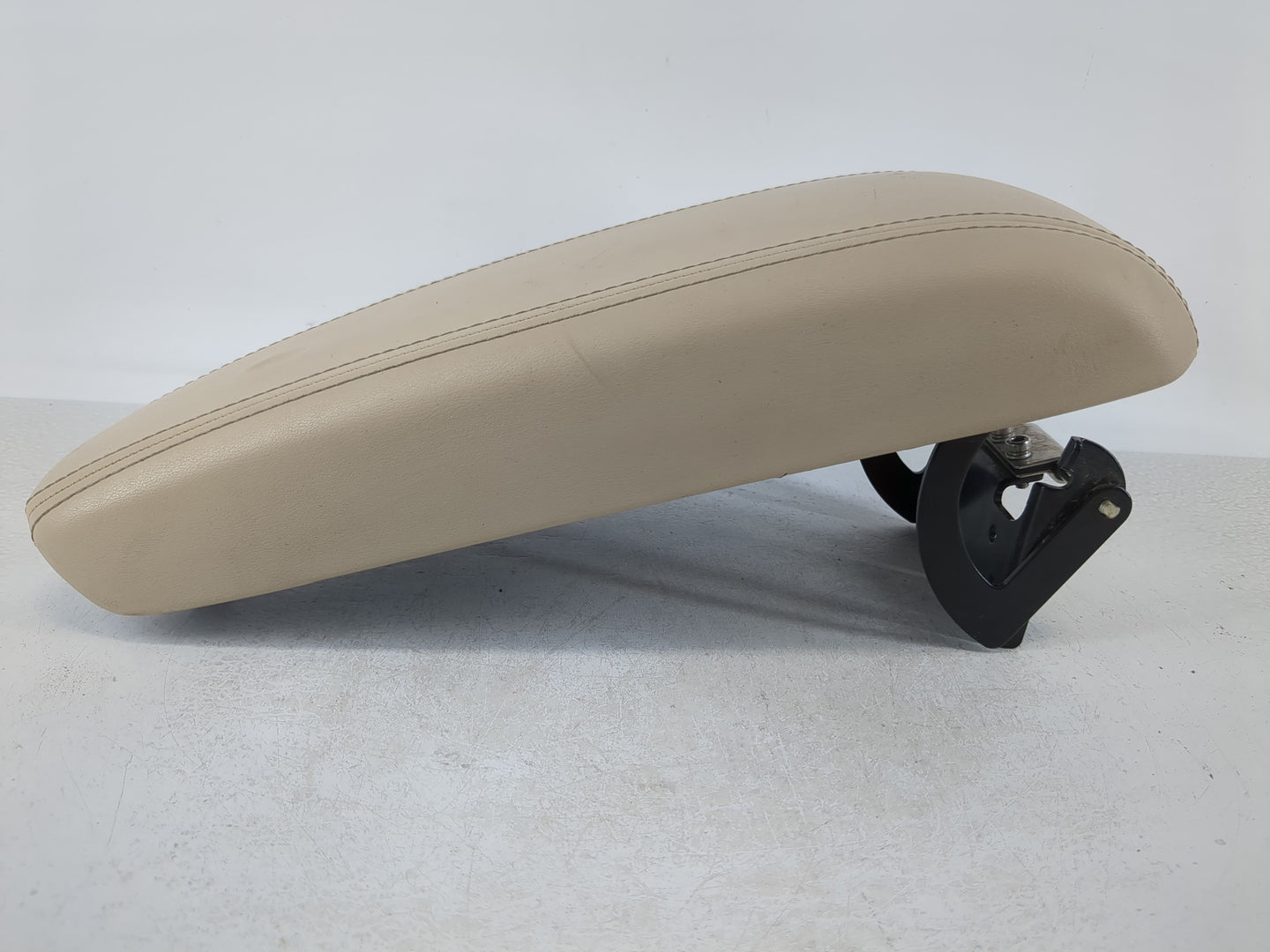 2017-2018 Infiniti Qx30 Center Console Armrest Cover Lid Fits Fits 2017 2018 OEM Used Auto Parts - Oemusedautoparts1.com