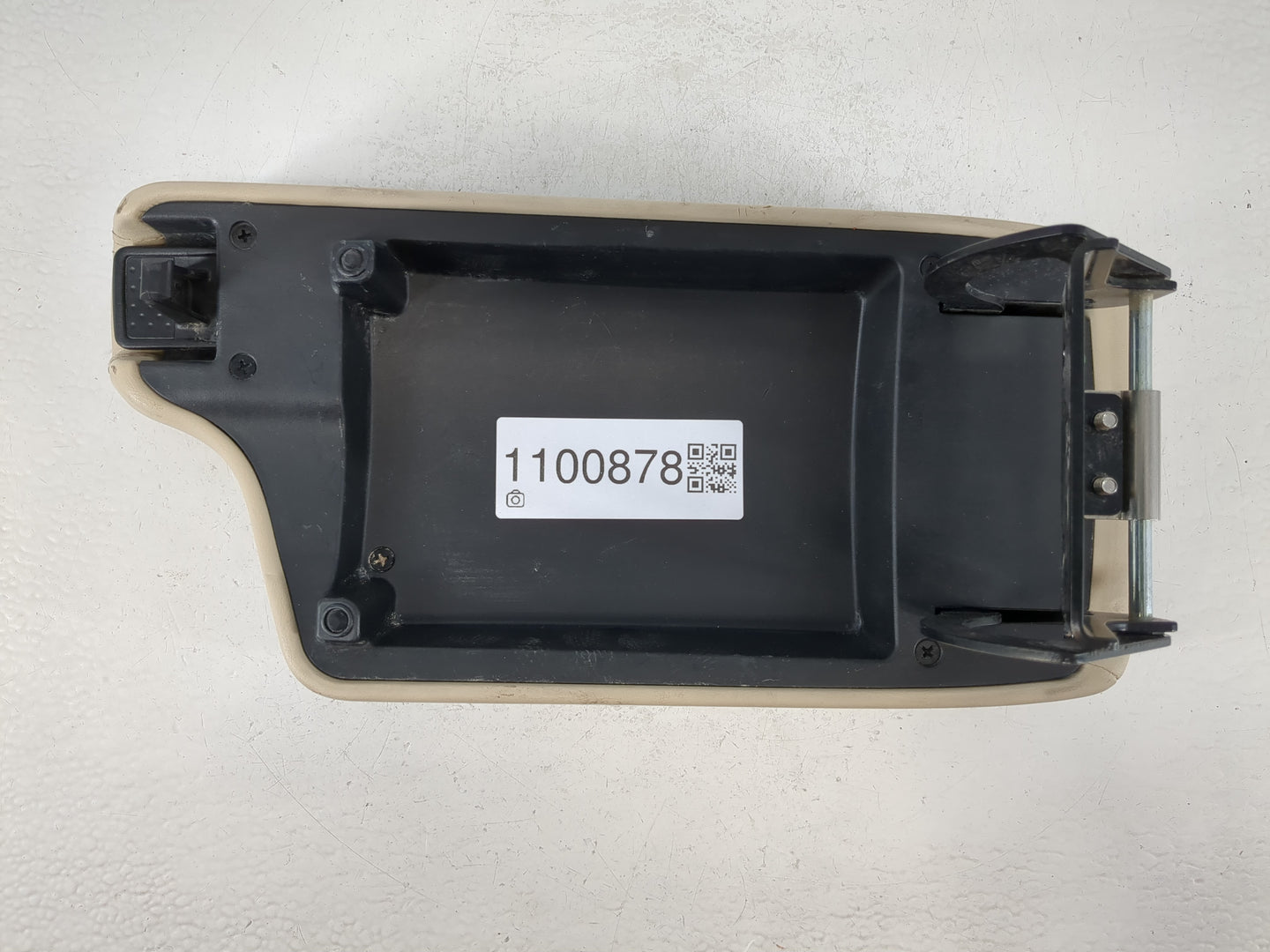 2017-2018 Infiniti Qx30 Center Console Armrest Cover Lid Fits Fits 2017 2018 OEM Used Auto Parts - Oemusedautoparts1.com