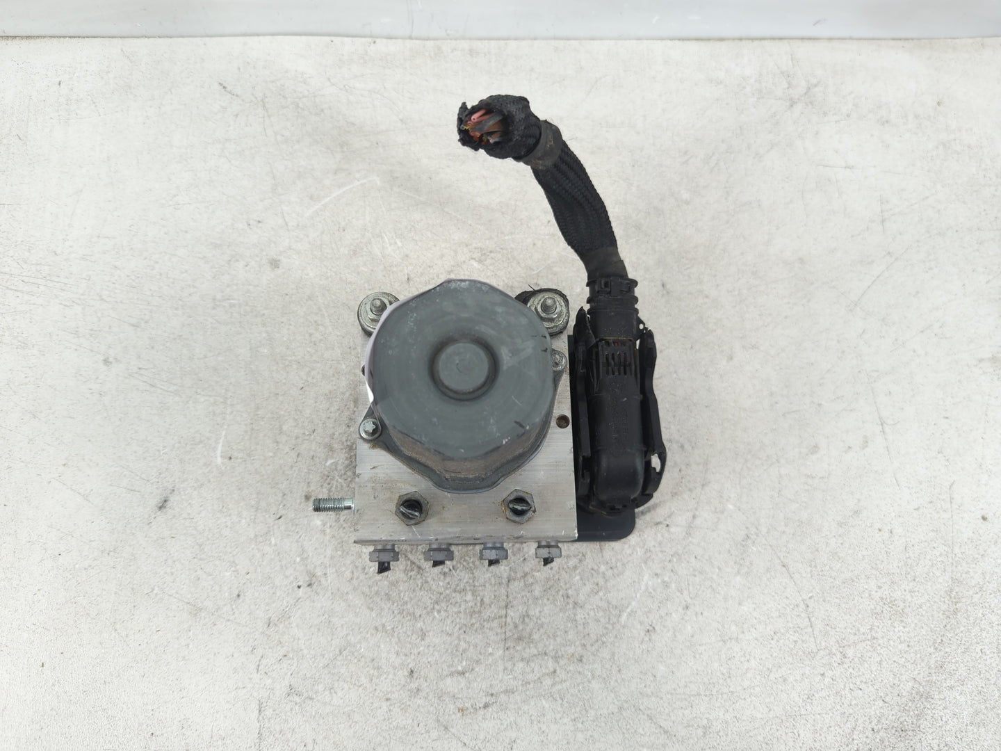 2017-2019 Infiniti Qx30 ABS Pump Control Module Replacement P/N:A091 431 04 00 Fits Fits 2017 2018 2019 OEM Used Auto Parts 