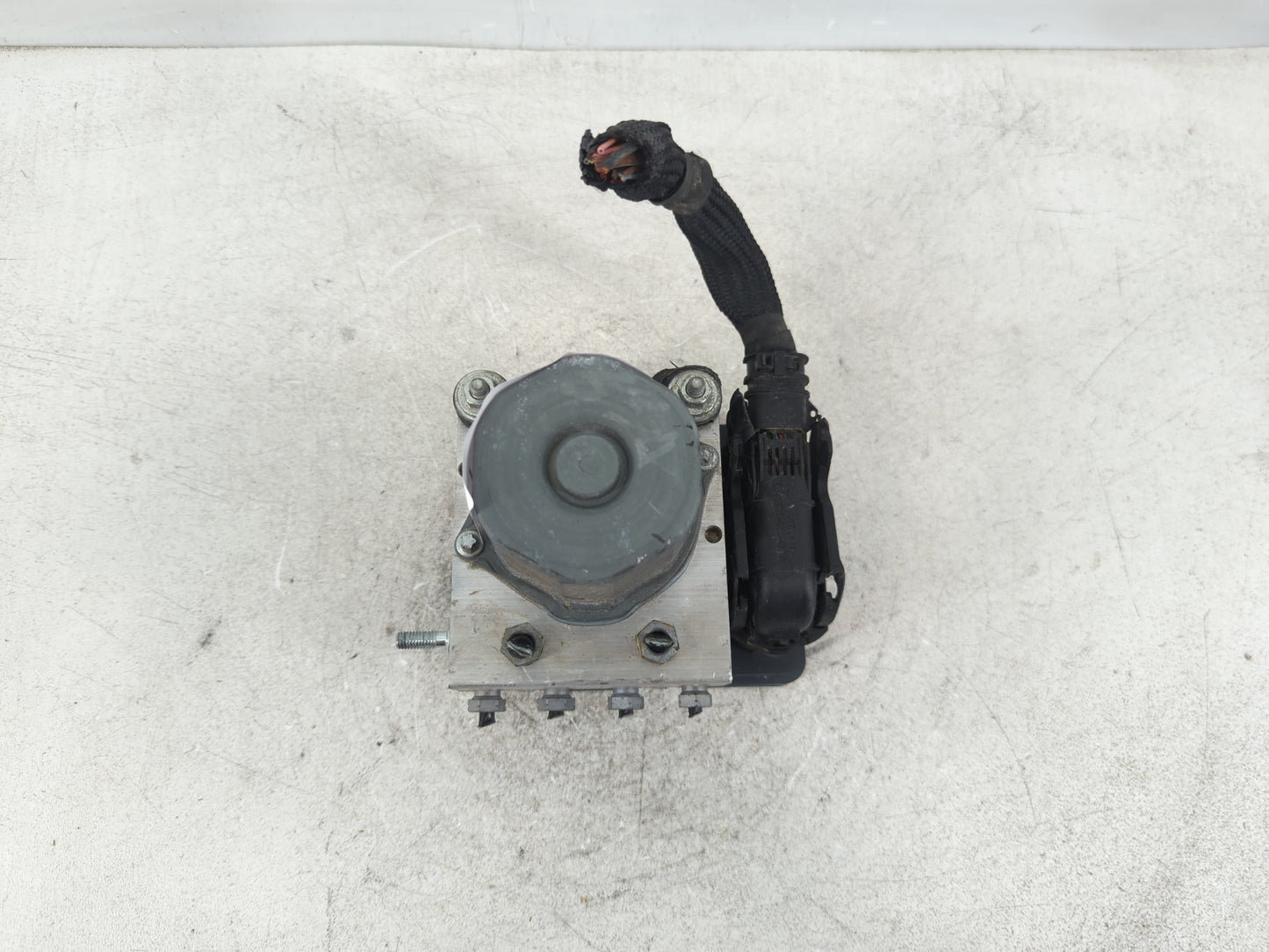 2017-2019 Infiniti Qx30 ABS Pump Control Module Replacement P/N:A091 431 04 00 Fits Fits 2017 2018 2019 OEM Used Auto Parts 