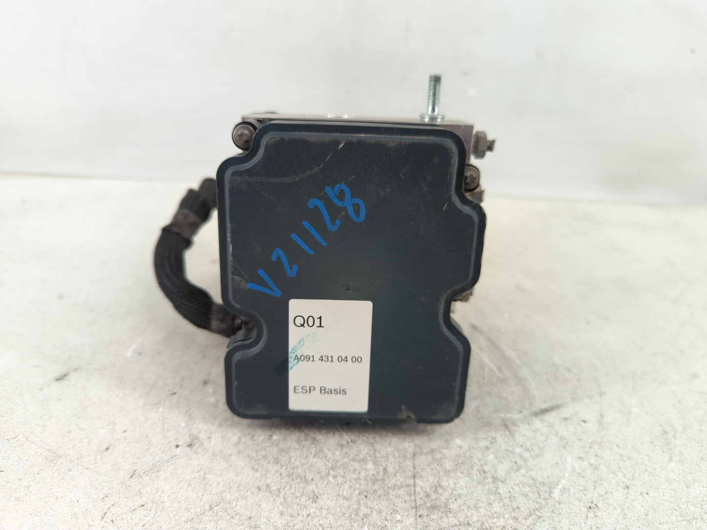 2017-2019 Infiniti Qx30 ABS Pump Control Module Replacement P/N:A091 431 04 00 Fits Fits 2017 2018 2019 OEM Used Auto Parts 