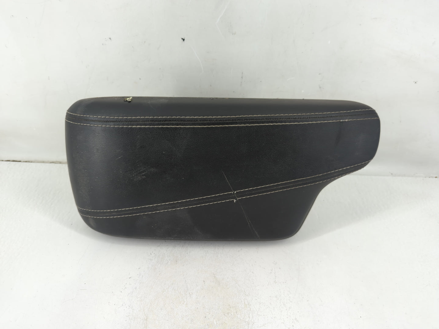 2017-2018 Infiniti Qx30 Center Console Armrest Cover Lid P/N:969205DFOC Fits Fits 2017 2018 OEM Used Auto Parts - Oemusedaut