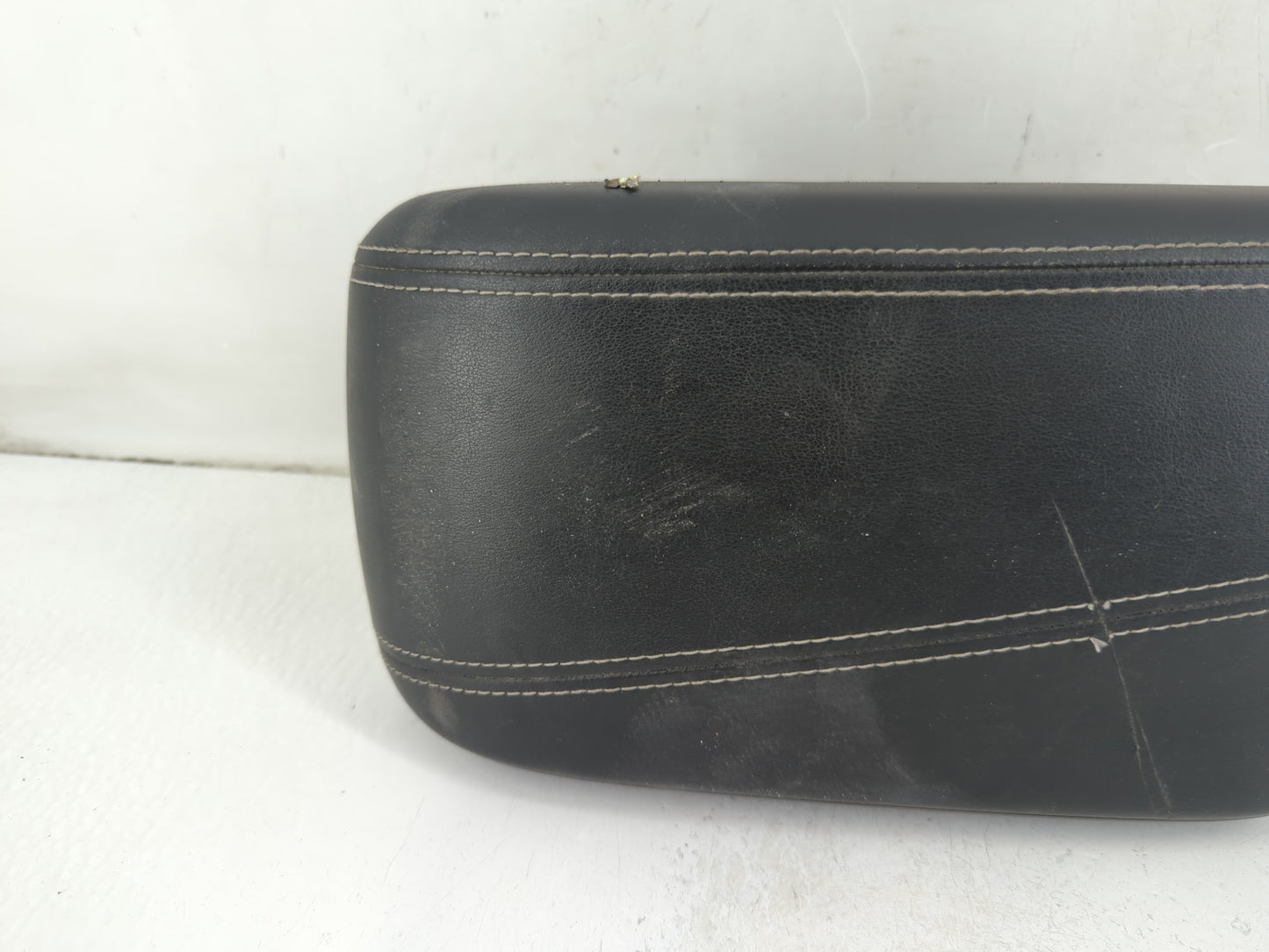 2017-2018 Infiniti Qx30 Center Console Armrest Cover Lid P/N:969205DFOC Fits Fits 2017 2018 OEM Used Auto Parts - Oemusedaut