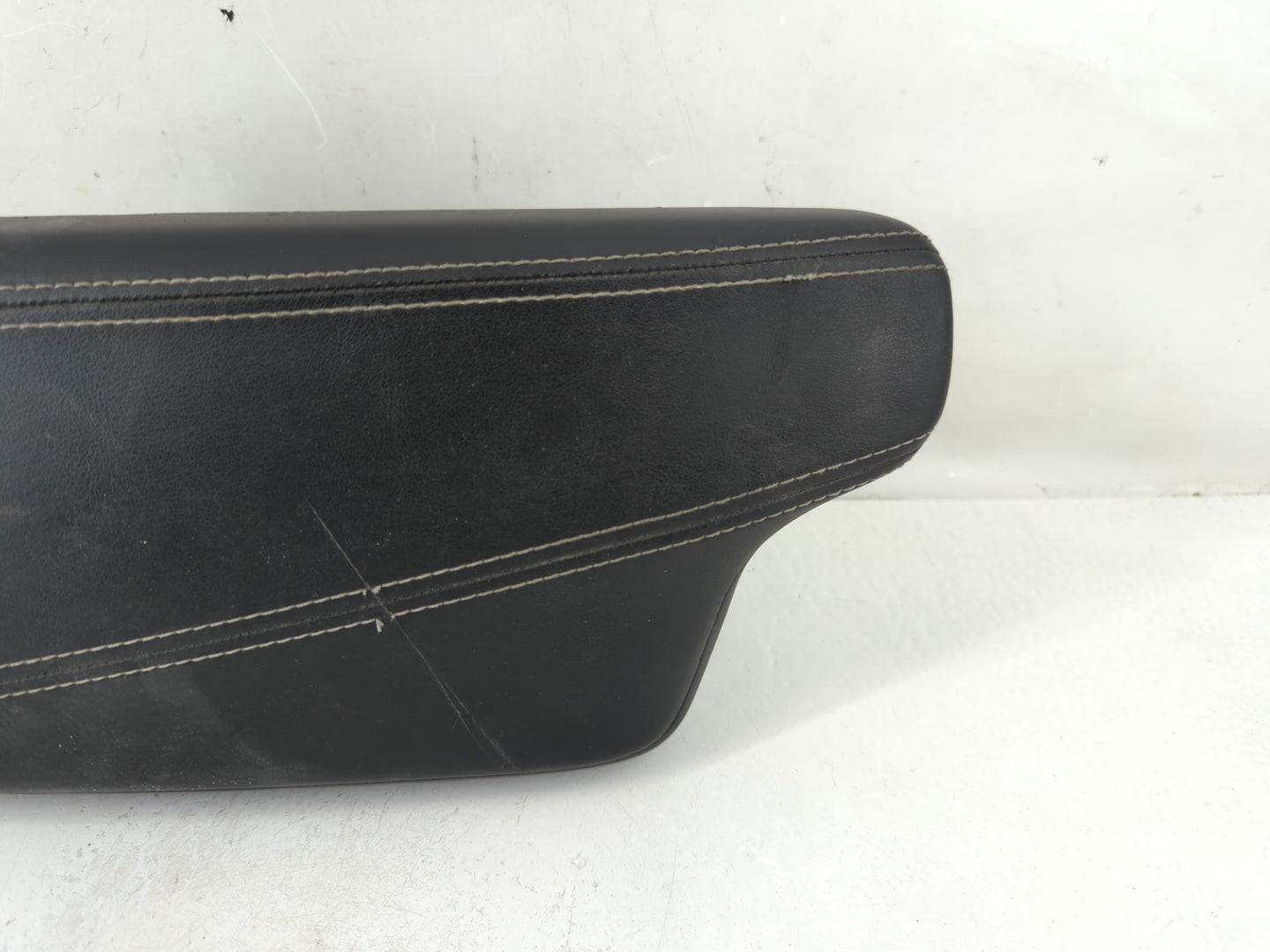 2017-2018 Infiniti Qx30 Center Console Armrest Cover Lid P/N:969205DFOC Fits Fits 2017 2018 OEM Used Auto Parts - Oemusedaut