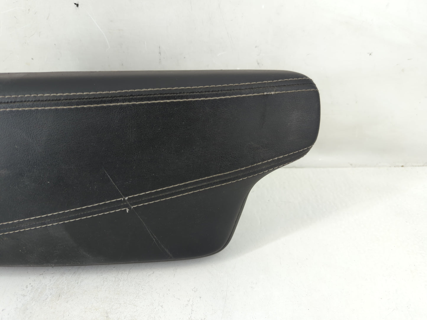 2017-2018 Infiniti Qx30 Center Console Armrest Cover Lid P/N:969205DFOC Fits Fits 2017 2018 OEM Used Auto Parts - Oemusedaut