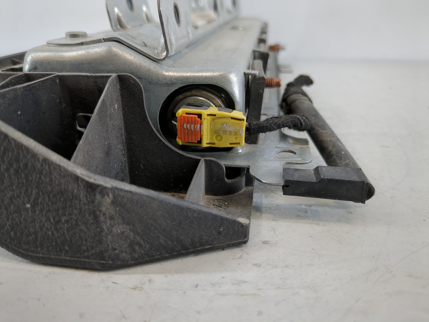 2017-2019 Infiniti Qx30 Air Bag Driver Left Knee OEM P/N:996R15DC0A Fits Fits 2017 2018 2019 OEM Used Auto Parts - Oemusedau