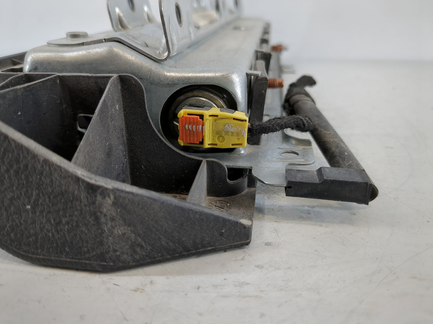 2017-2019 Infiniti Qx30 Air Bag Driver Left Knee OEM P/N:996R15DC0A Fits Fits 2017 2018 2019 OEM Used Auto Parts - Oemusedau