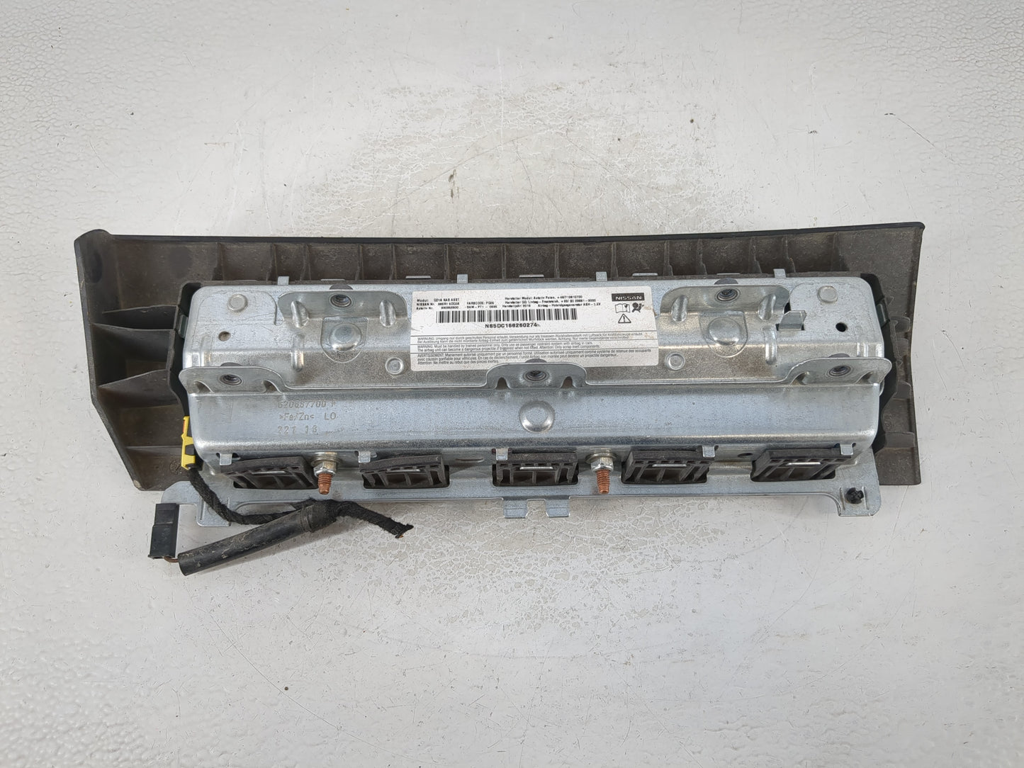 2017-2019 Infiniti Qx30 Air Bag Driver Left Knee OEM P/N:996R15DC0A Fits Fits 2017 2018 2019 OEM Used Auto Parts - Oemusedau