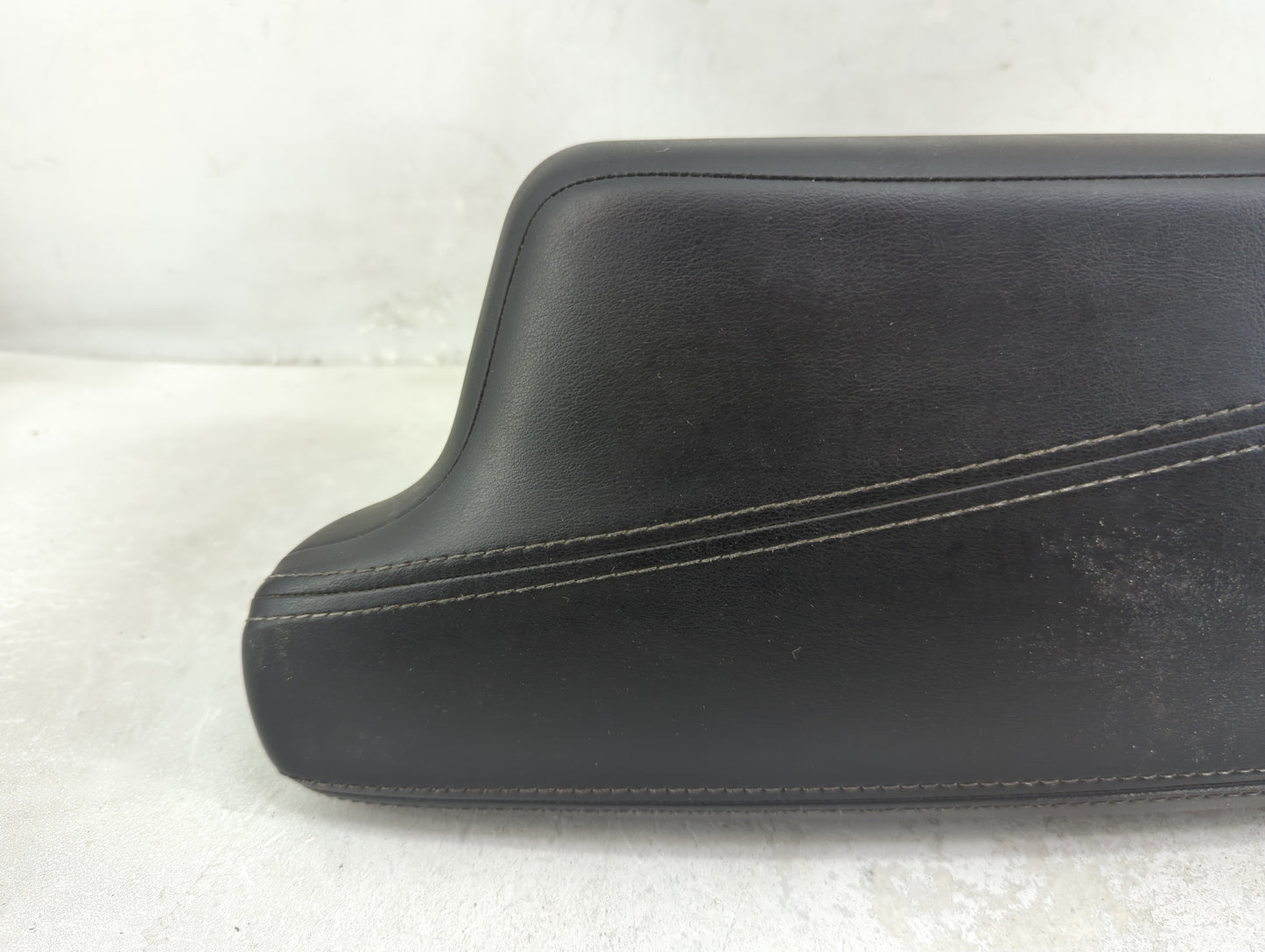 2017 Infiniti Qx30 Center Console Armrest Cover Lid P/N:969205DF0C Fits OEM Used Auto Parts - Oemusedautoparts1.com