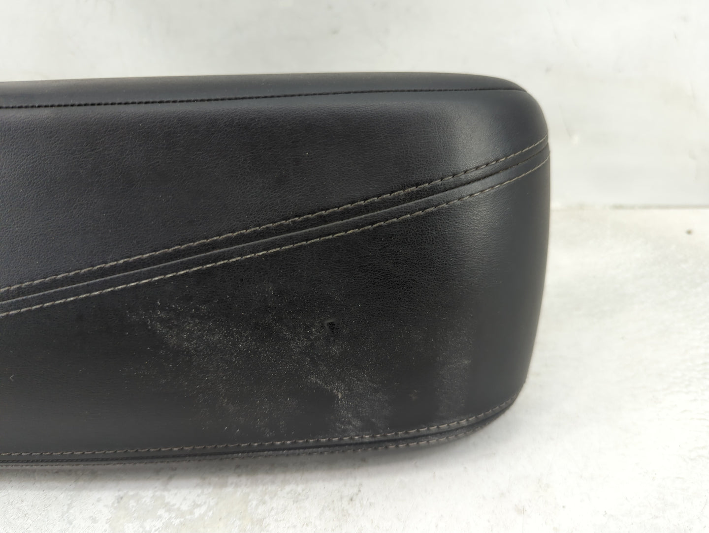 2017 Infiniti Qx30 Center Console Armrest Cover Lid P/N:969205DF0C Fits OEM Used Auto Parts - Oemusedautoparts1.com