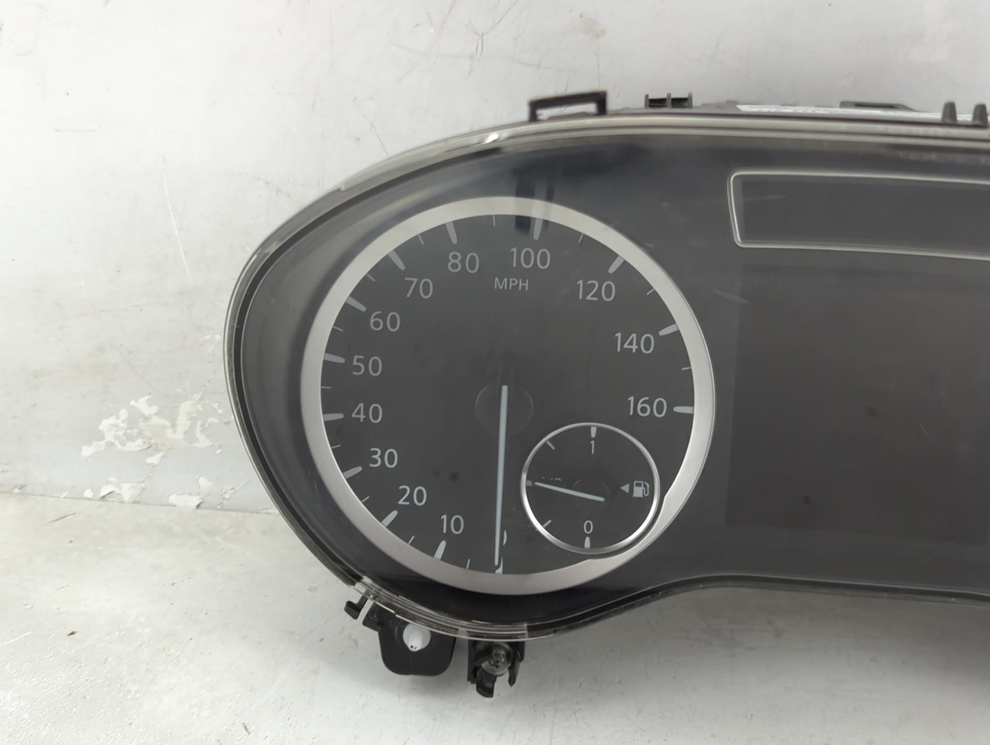 2017-2018 Infiniti Qx30 Instrument Cluster Speedometer Gauges P/N:A091 900 58 01 0 263 733 017 Fits Fits 2017 2018 OEM Used 