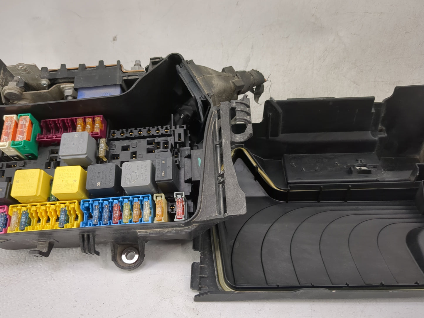 2017-2019 Infiniti Qx30 Fusebox Fuse Box Panel Relay Module P/N:A2465400182 Fits Fits 2017 2018 2019 OEM Used Auto Parts - O