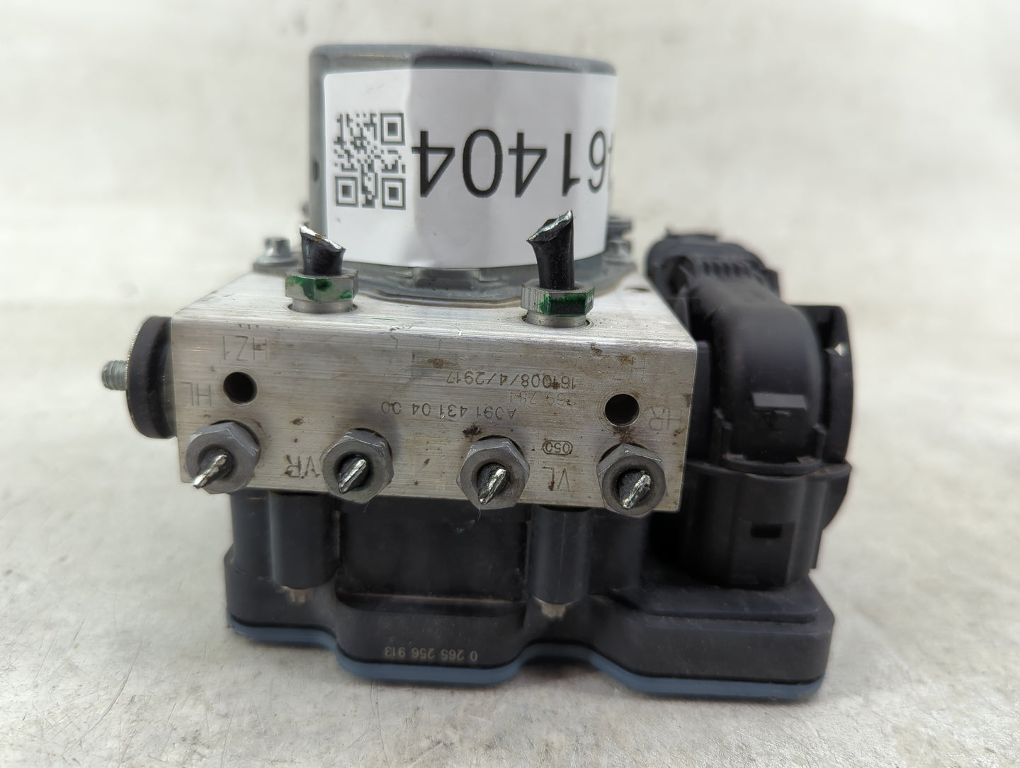 2017-2019 Infiniti Qx30 ABS Pump Control Module Replacement P/N:A091 431 04 00 Fits Fits 2017 2018 2019 OEM Used Auto Parts 
