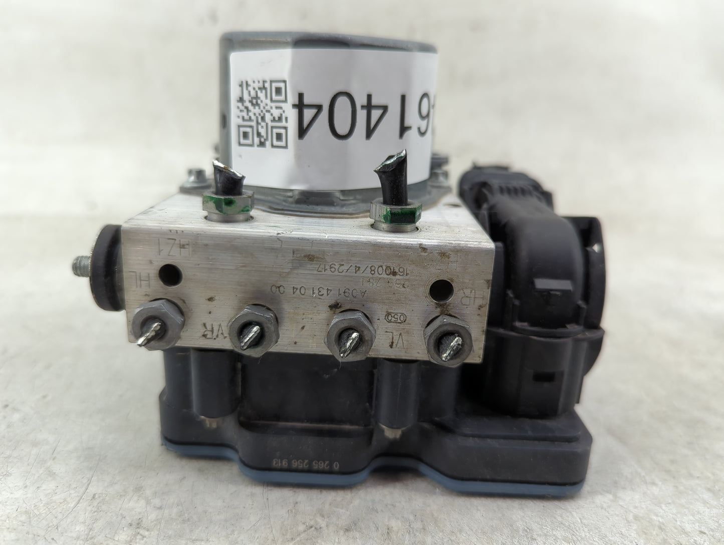 2017-2019 Infiniti Qx30 ABS Pump Control Module Replacement P/N:A091 431 04 00 Fits Fits 2017 2018 2019 OEM Used Auto Parts 