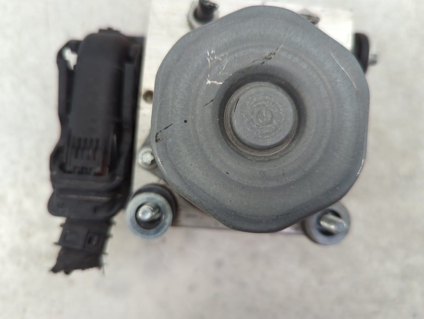 2017-2019 Infiniti Qx30 ABS Pump Control Module Replacement P/N:A091 431 04 00 Fits Fits 2017 2018 2019 OEM Used Auto Parts 