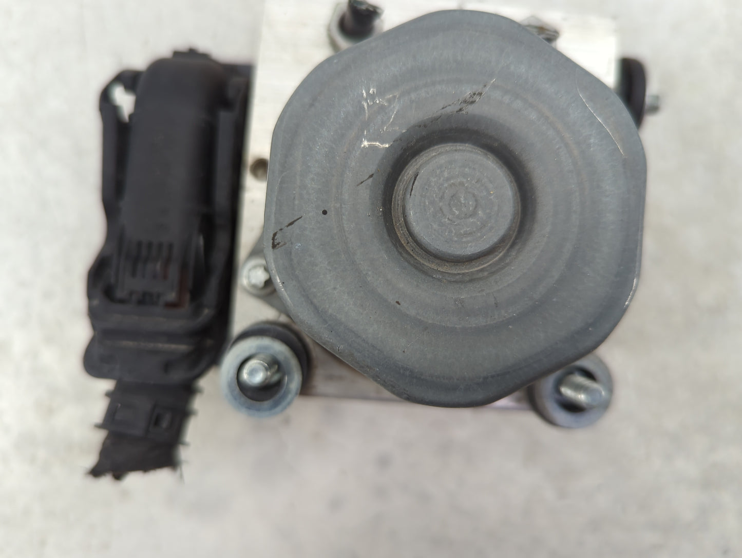 2017-2019 Infiniti Qx30 ABS Pump Control Module Replacement P/N:A091 431 04 00 Fits Fits 2017 2018 2019 OEM Used Auto Parts 