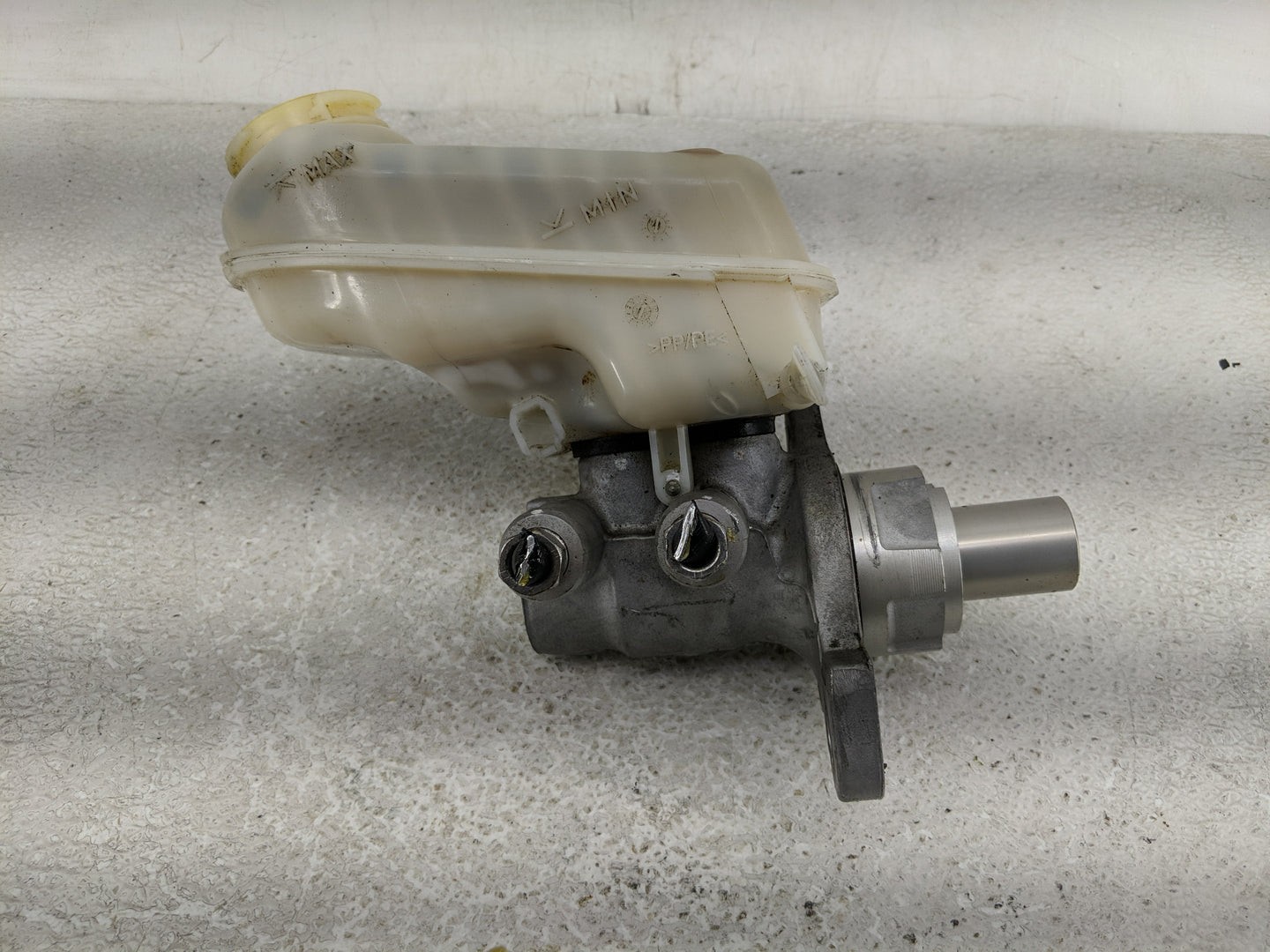 2014-2017 Infiniti Qx50 Brake Master Cylinder - Oemusedautoparts1.com