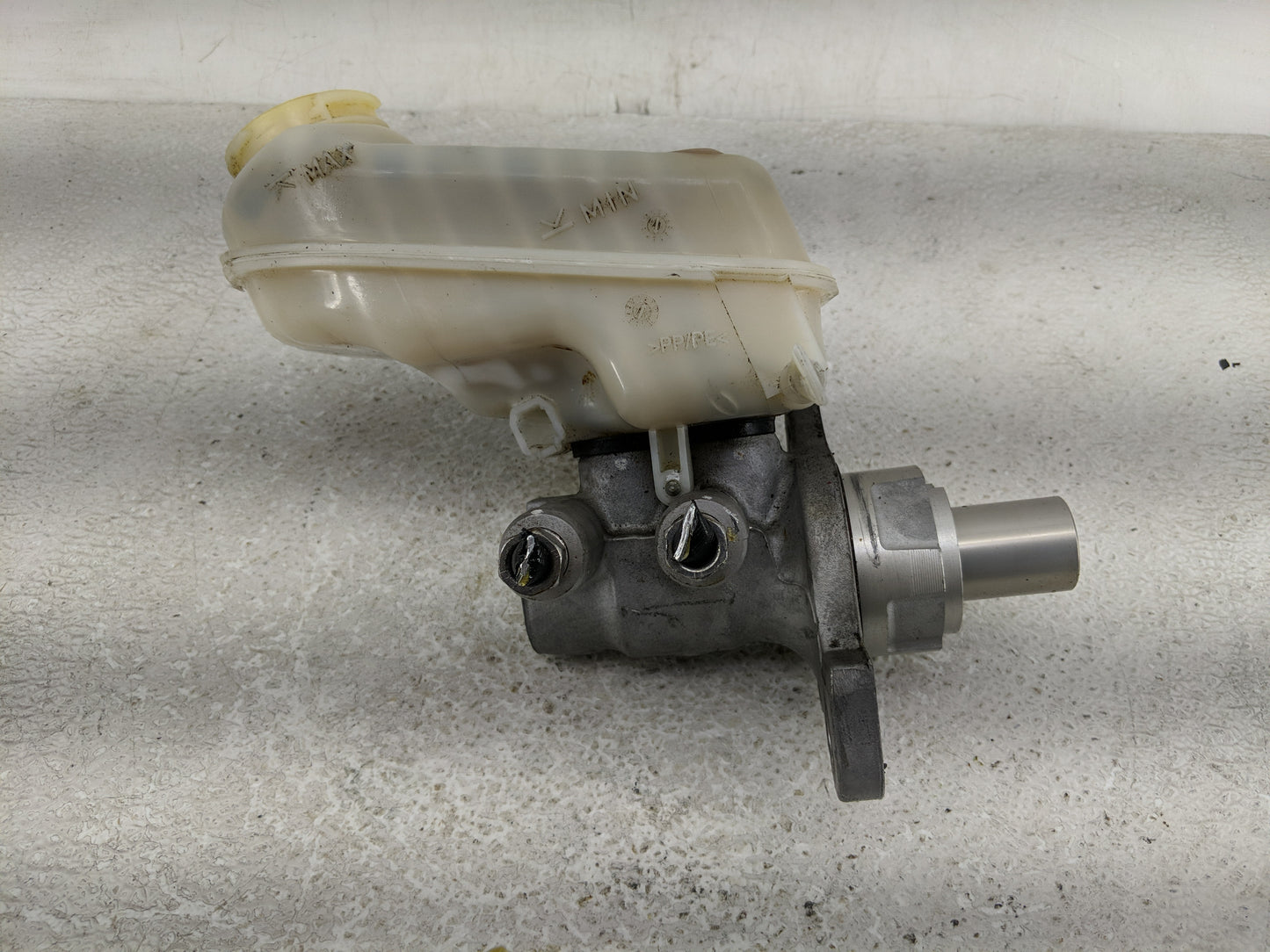 2014-2017 Infiniti Qx50 Brake Master Cylinder - Oemusedautoparts1.com