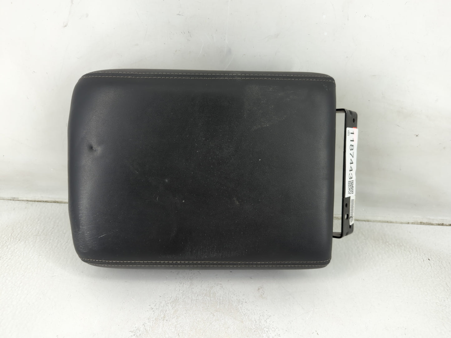 2016-2020 Infiniti Qx60 Center Floor Console P/N:96920 9NF2A Fits Fits 2016 2017 2018 2019 2020 OEM Used Auto Parts - Oemuse