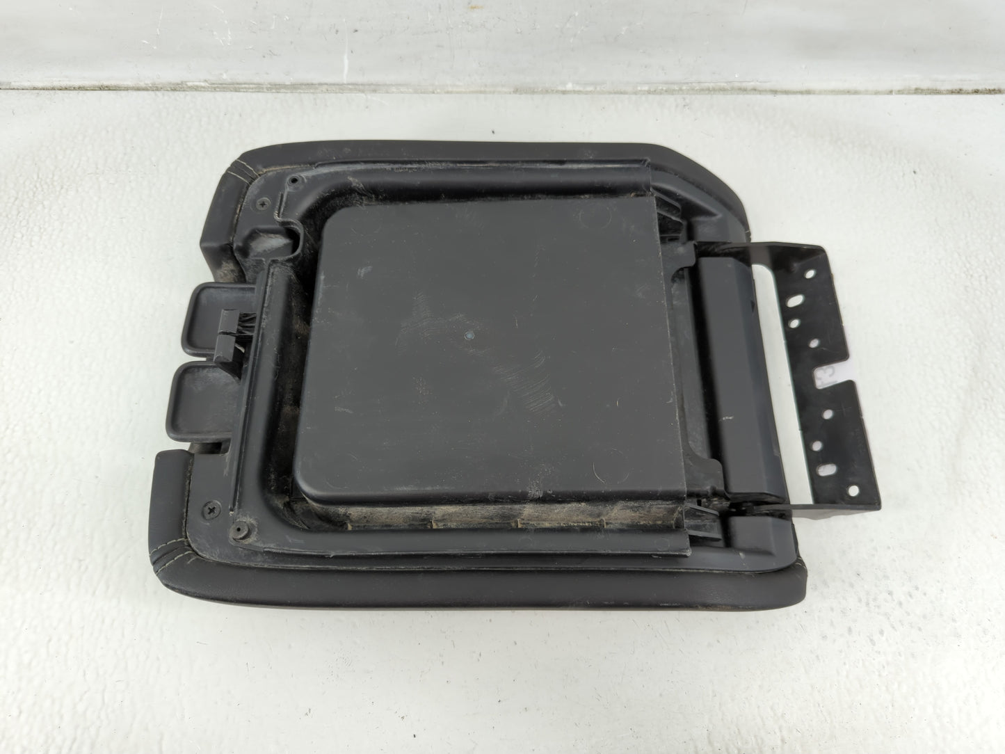 2016-2020 Infiniti Qx60 Center Floor Console P/N:96920 9NF2A Fits Fits 2016 2017 2018 2019 2020 OEM Used Auto Parts - Oemuse