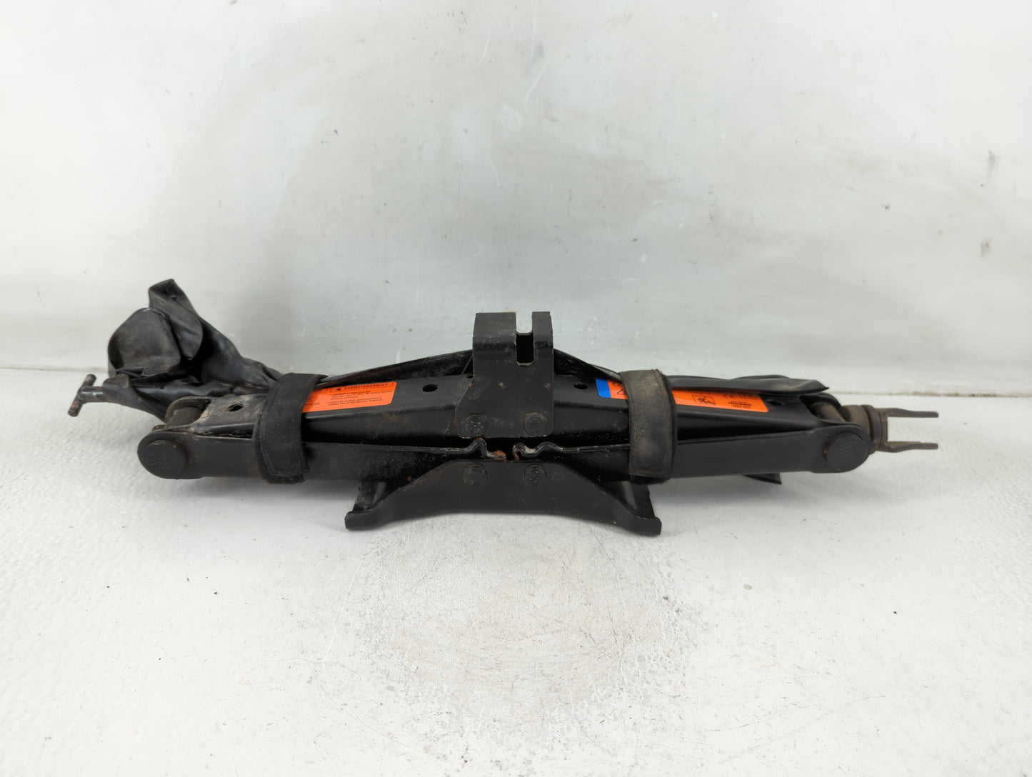 2017 Infiniti Qx60 Spare Scissor Car Jack - Oemusedautoparts1.com