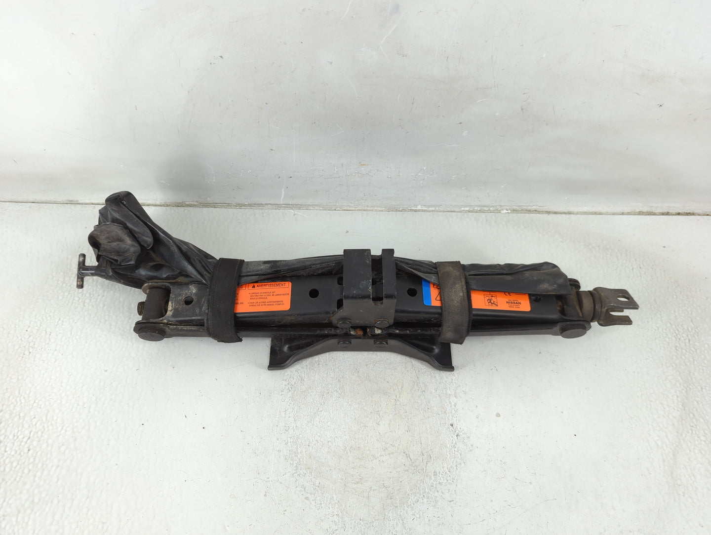2017 Infiniti Qx60 Spare Scissor Car Jack - Oemusedautoparts1.com