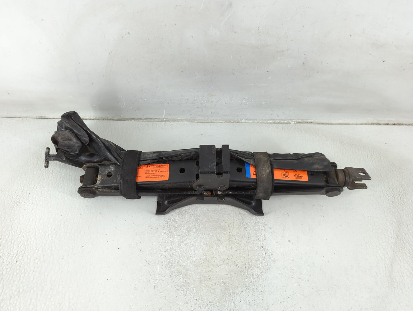 2017 Infiniti Qx60 Spare Scissor Car Jack - Oemusedautoparts1.com
