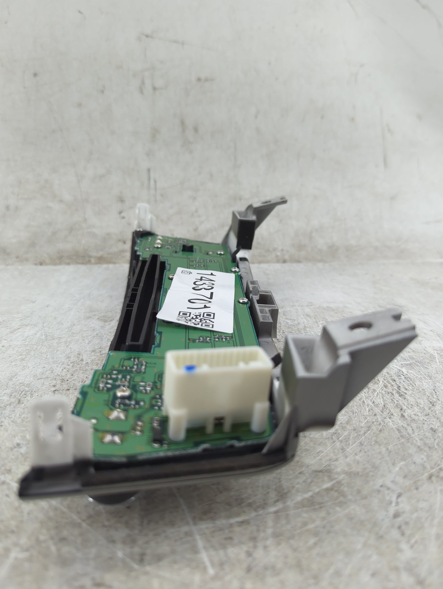 2017-2020 Infiniti Qx60 Radio AM FM Cd Player Receiver Replacement P/N:253919NJ1A Fits Fits 2017 2018 2019 2020 OEM Used Aut