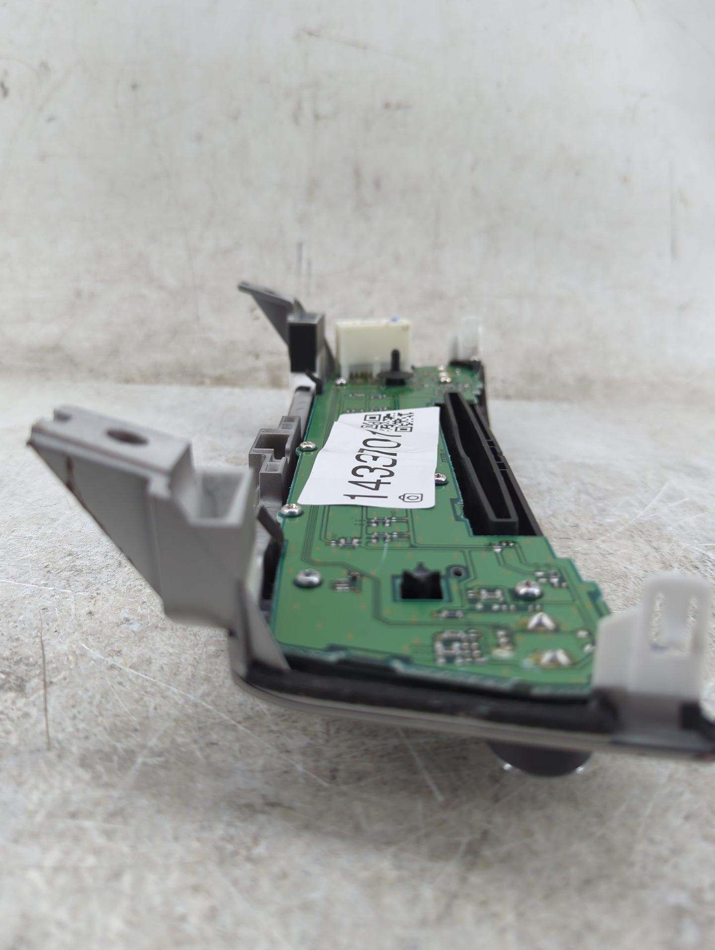 2017-2020 Infiniti Qx60 Radio AM FM Cd Player Receiver Replacement P/N:253919NJ1A Fits Fits 2017 2018 2019 2020 OEM Used Aut